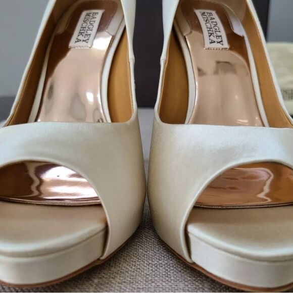 Badgley Mischka Women's Kiara Dress Pump, Ivory, 5.5 M New $285 - Picture 4 of 4